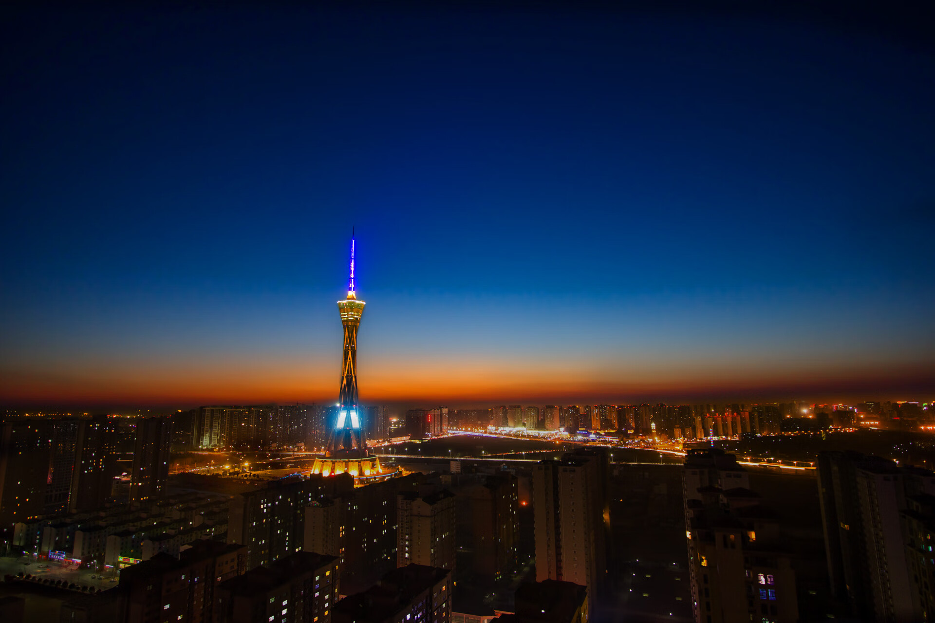 克罗地亚骑手马特·布尼奇在2024年国际马术联合会世界障碍赛中以“Mister Cool”马匹获得第七名，表现出色。