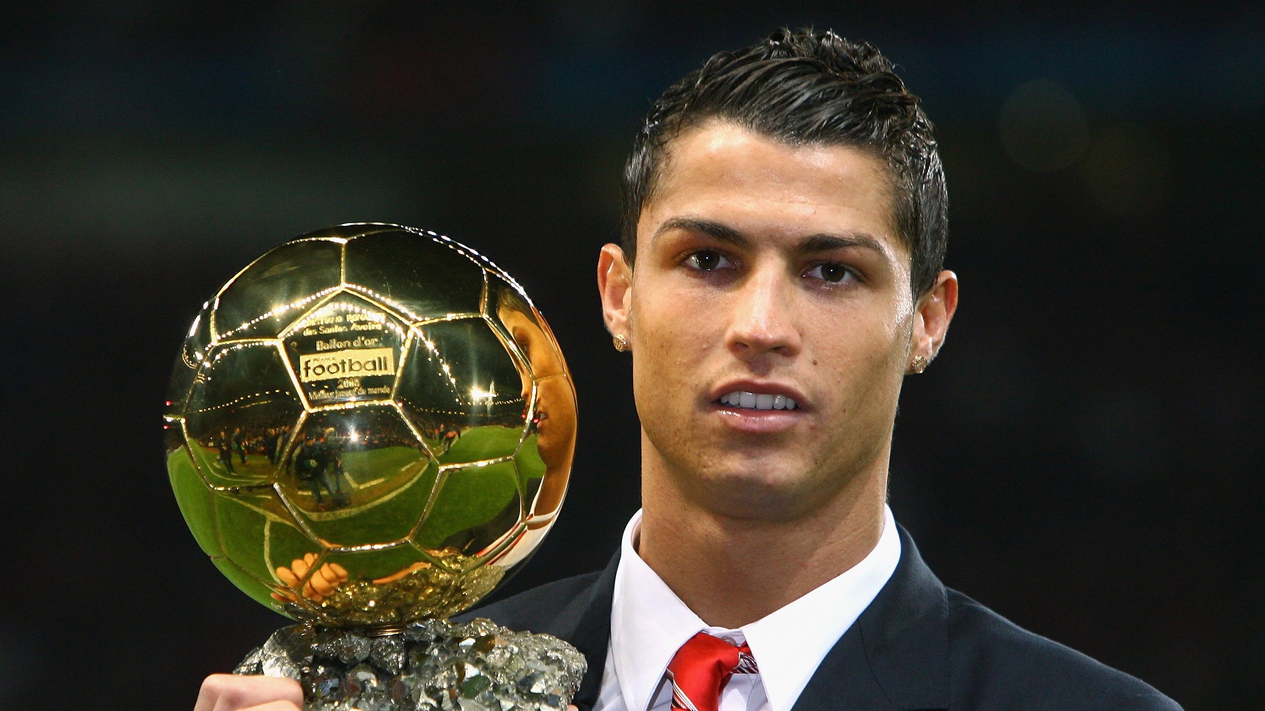 西甲裁判吹罚尺度演变对比赛节奏的微观影响，足球裁判吹哨视频